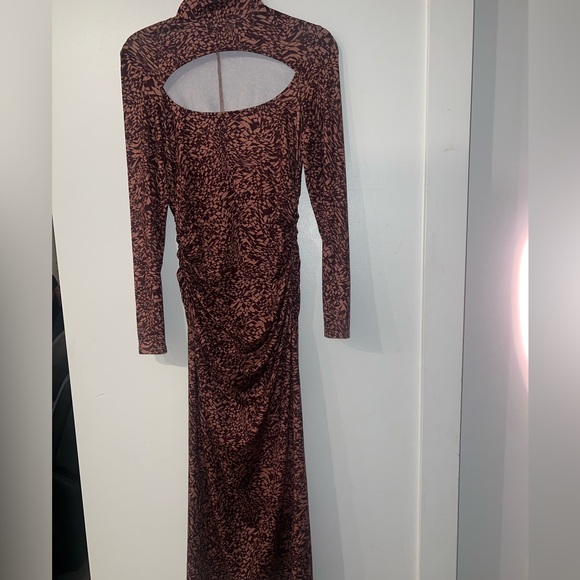 New ASTR the label leighton geo print midi dress - Picture 2 of 4